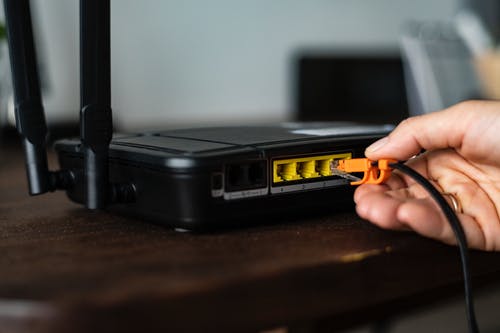 How to Monitor Users and Change DNS of Your Router?